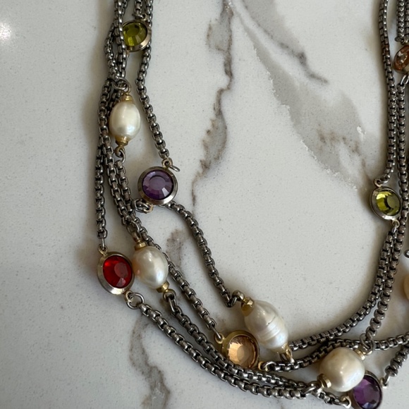 Multi color crystal and faux pearl gold necklac - Picture 2 of 3
